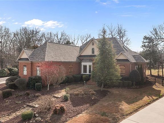 2nd image of 3340 Waterford Pl