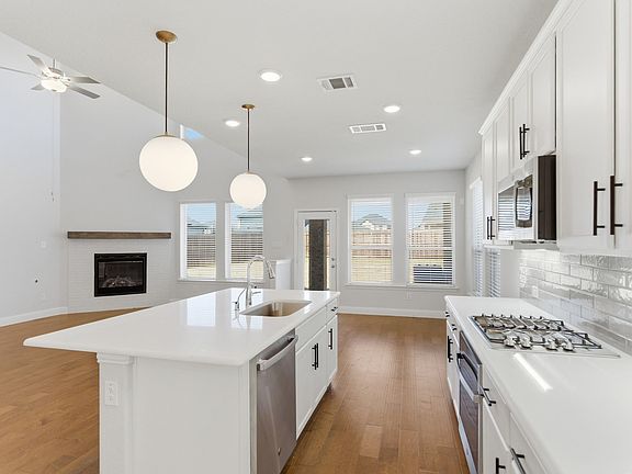 4th image of 3804 Bluestem Dr