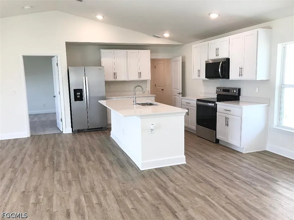 3 bed, 2.0 bath, 1333 sqft, $1,900 — Photo 3