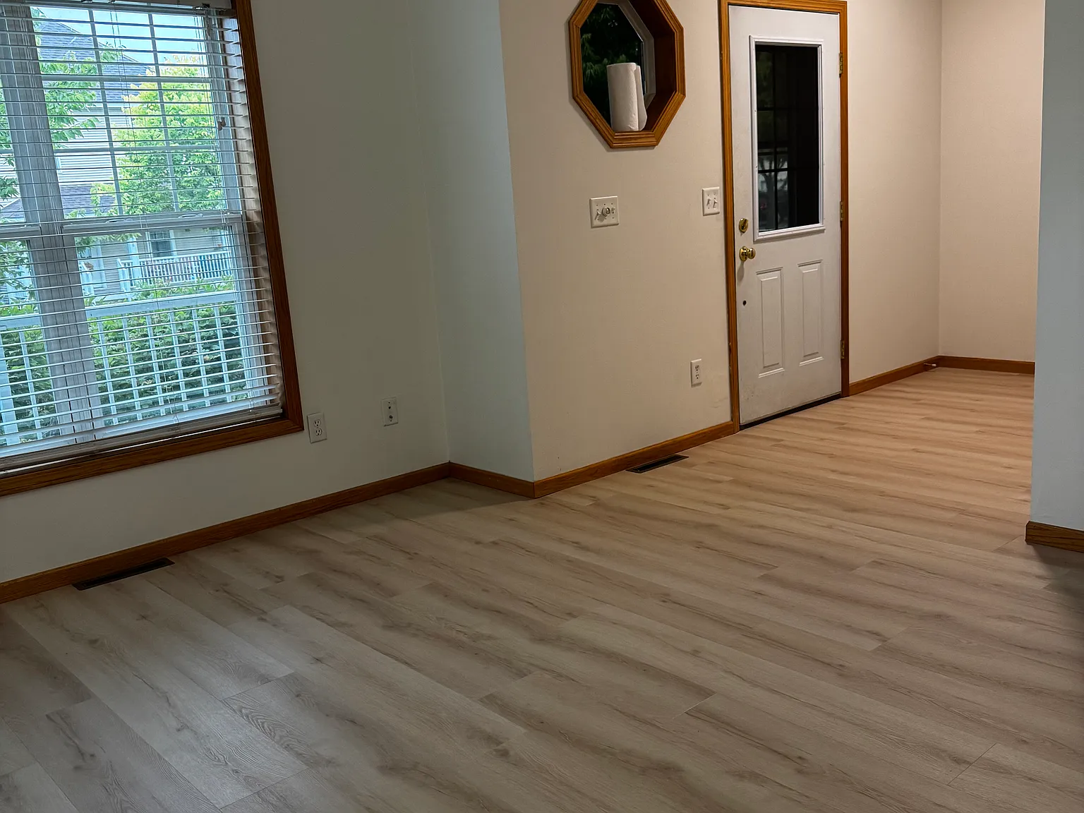 3 bed, 2.5 bath, 1450 sqft, $2,395 — Photo 2