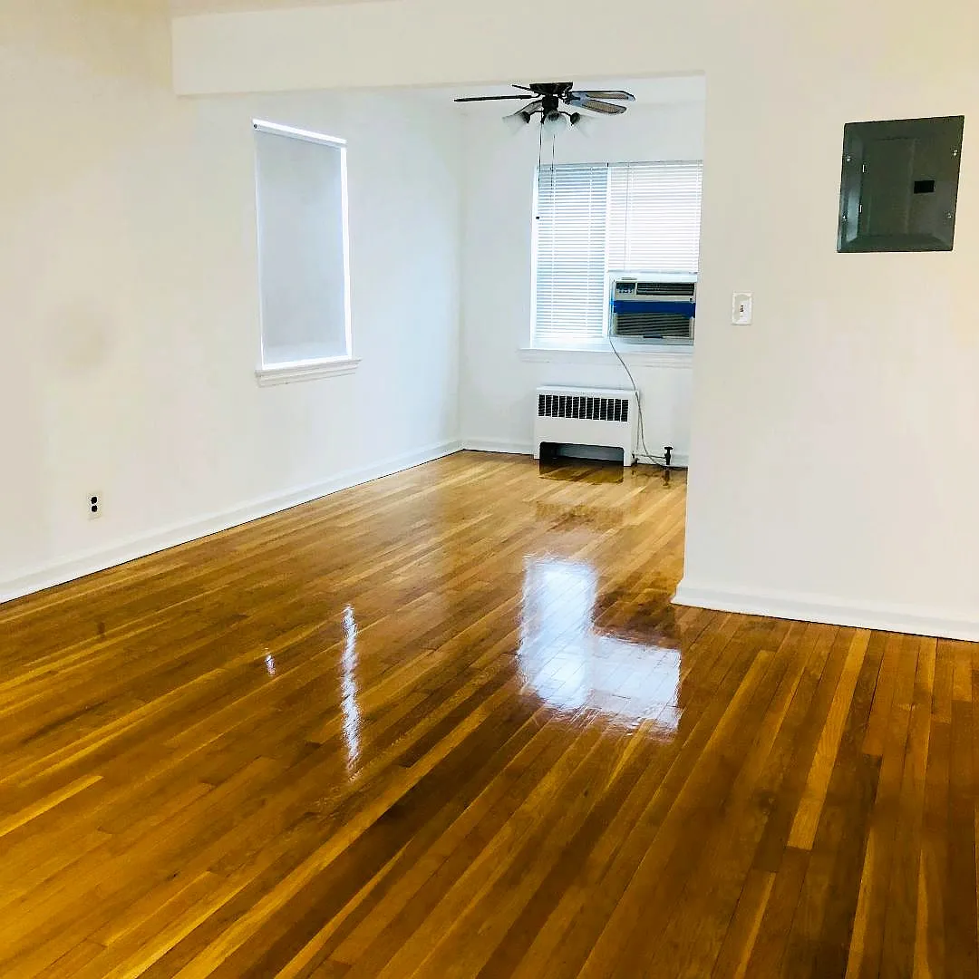 Building Photo - 460 Clubway #43