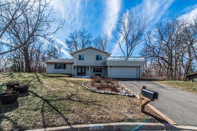 1st image of 909 Woodlawn Ct
