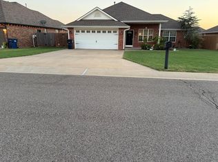 2220 Crooked Oak Dr, Shawnee, OK 74804