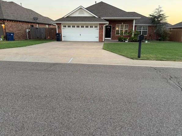 2220 Crooked Oak Dr, Shawnee, OK 74804