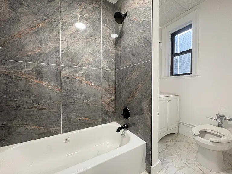 995 Summit Ave #105 — Photo 4