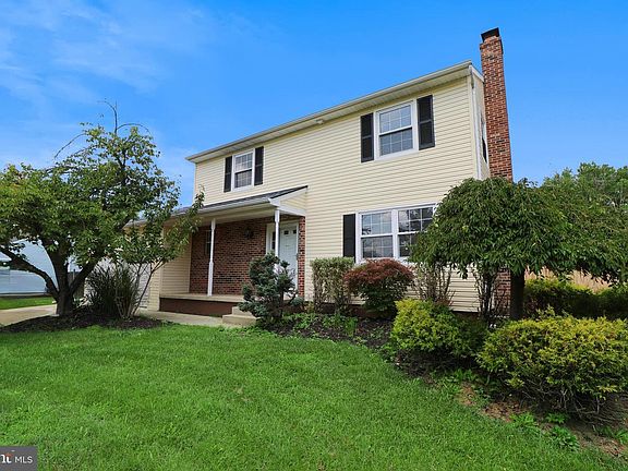 4th image of 23 Lancaster Dr