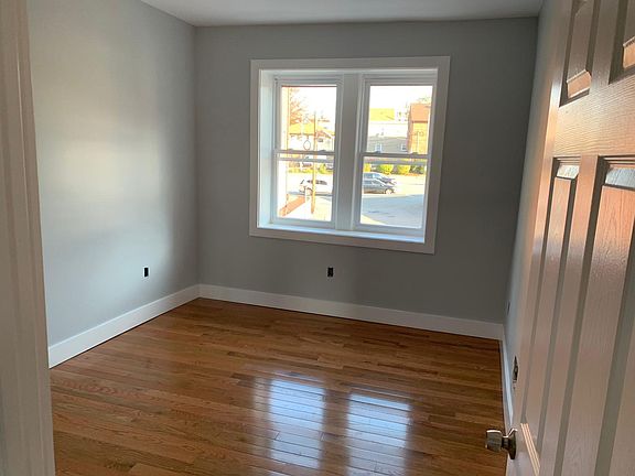 5th image of 155 S Essex Ave