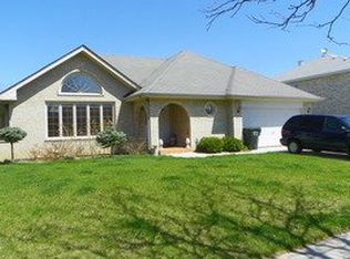 10530 Ridgewood Dr, Palos Park, IL 60464