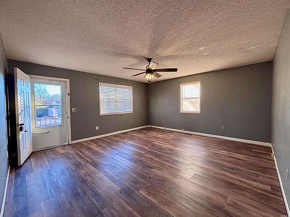 5th image of 410 E Elm St