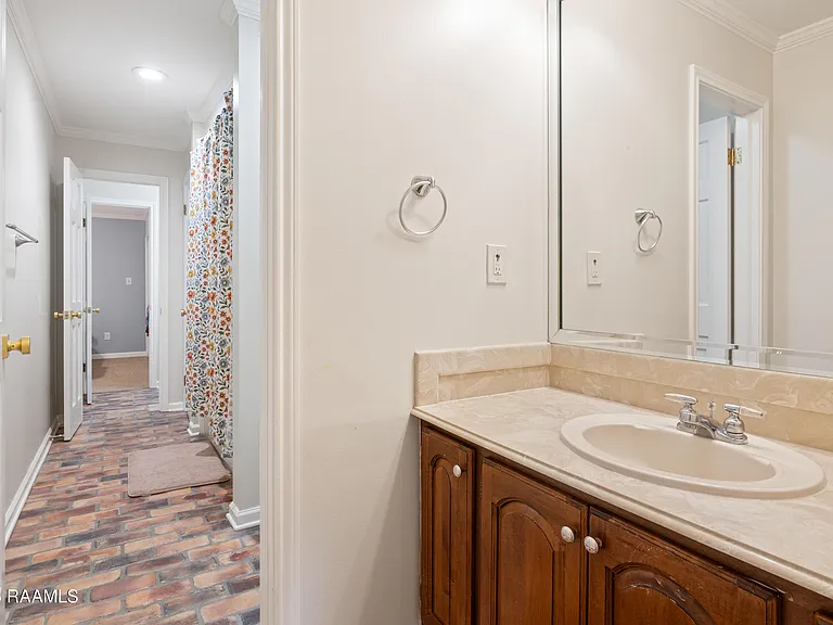 2407 E Broussard Rd — Photo 26
