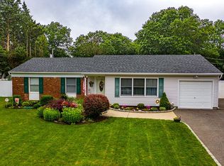 20 Spence Ave, Holtsville, NY 11742