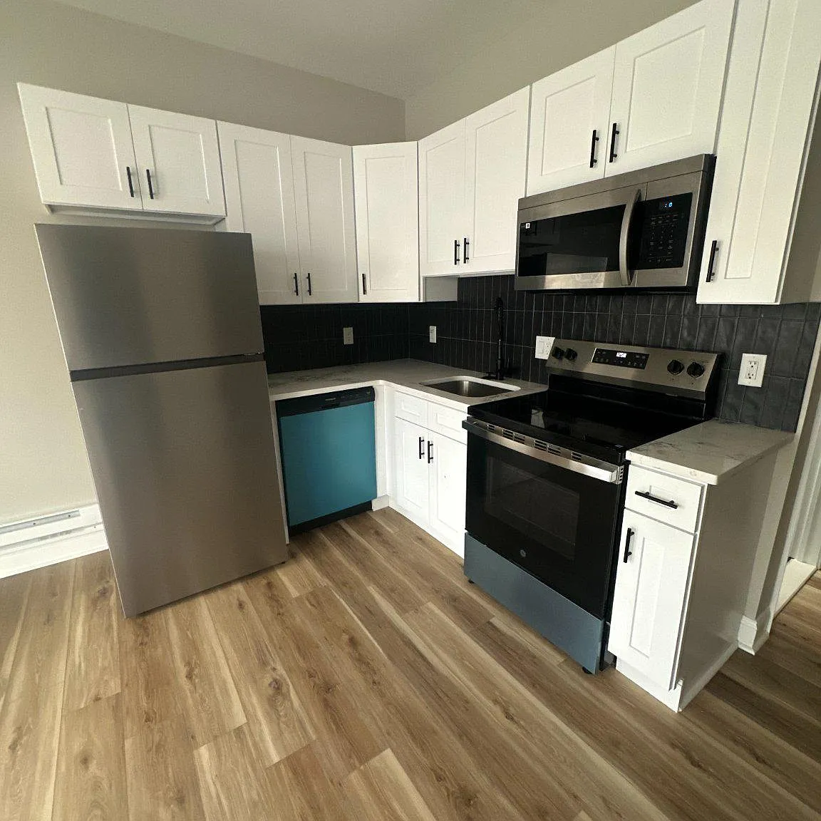 2 bed, 1.0 bath, 1130 sqft, $1,350 — Photo 1
