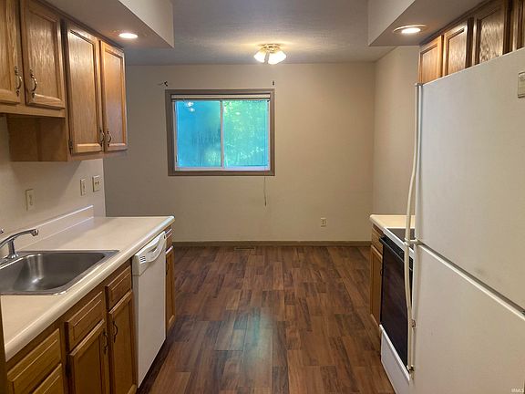 4th image of 1043 N Forest View Dr