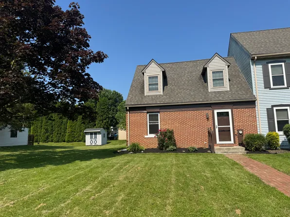 127 Carriage House Dr, Willow Street, PA 17584