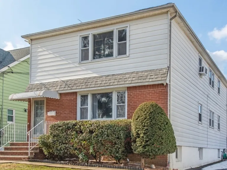 44 Parkway W — Photo 8