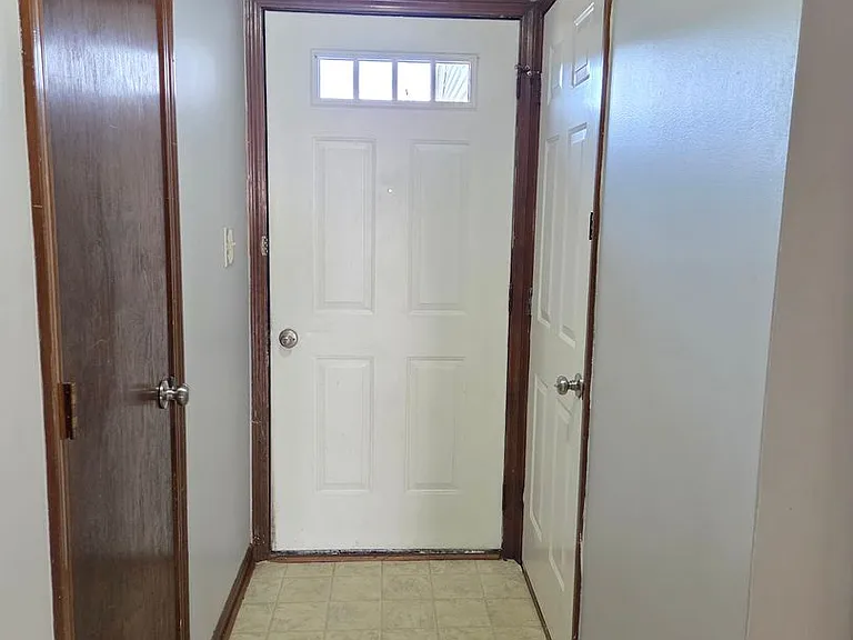629 Potomac Ct — Photo 2