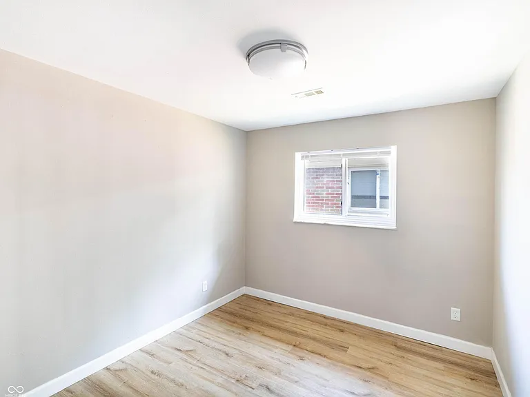 617 N Oxford St — Photo 11