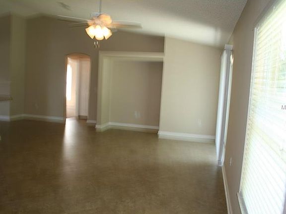 4th image of 709 N Apache Cir