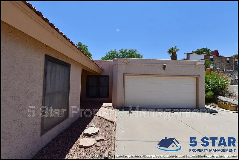 3 bed, 2.0 bath, 2002 sqft, $1,999 — Photo 3