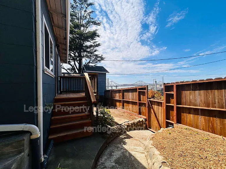 653 Alhambra St — Photo 3