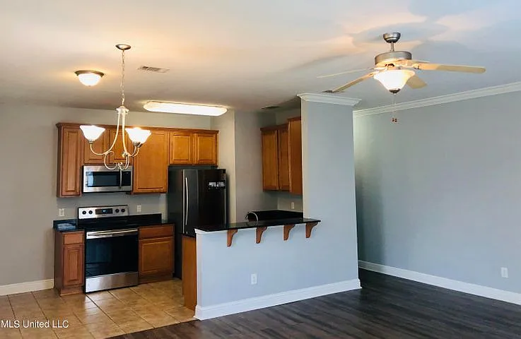 2 bed, 1108 sqft, $1,295 — Photo 4