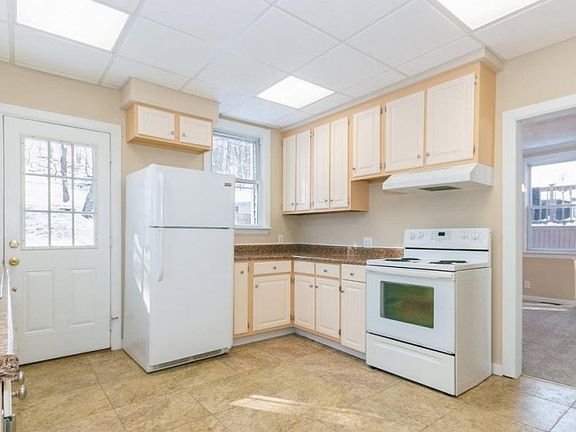 2nd image of 556 Greene St