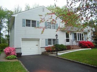 45 Grand St, Clark, NJ 07066