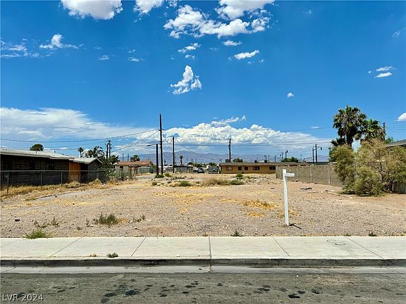 4th image of 610 W McWilliams Ave