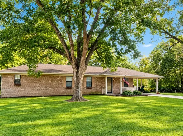 106 Orchard Cir, Fitzgerald, GA 31750
