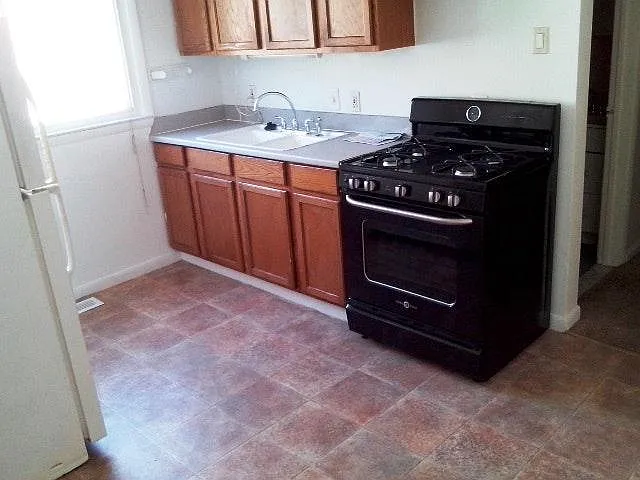 25668 Stanford Ave — Photo 4