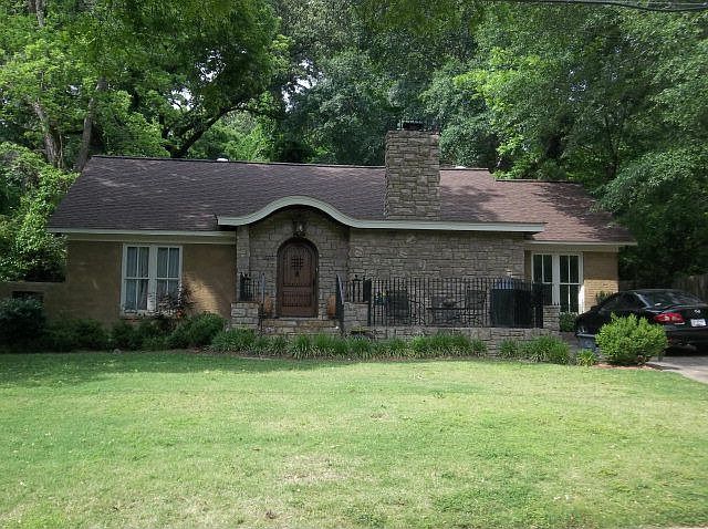 2nd image of 1605 Jackson Ave E