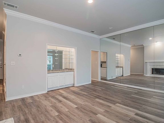 4th image of 5009 Birchman Ave