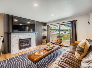 137 Benchmark Rd #423, Avon, CO 81620