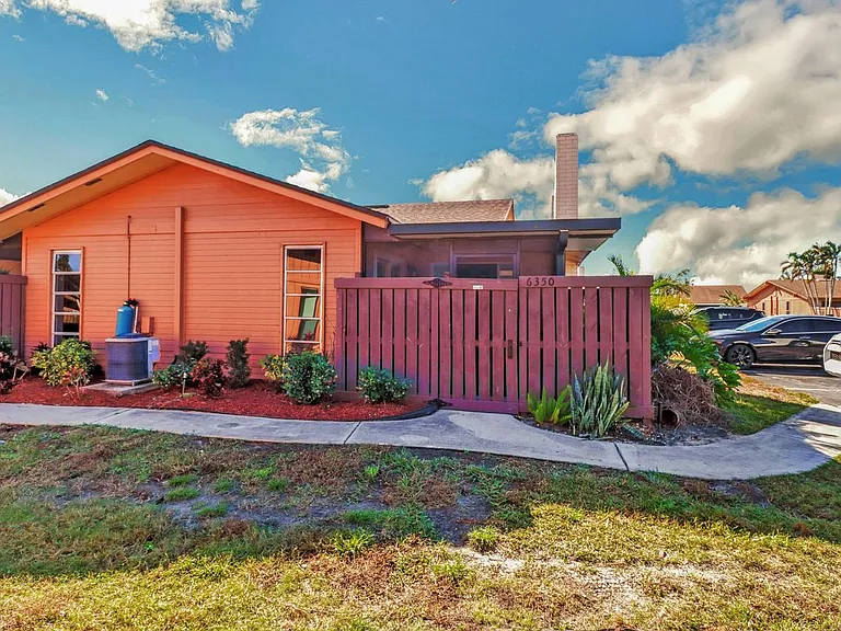 6350 Royal Woods Dr — Photo 10