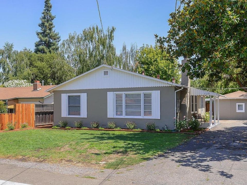1st image of 725 Chimalus Dr