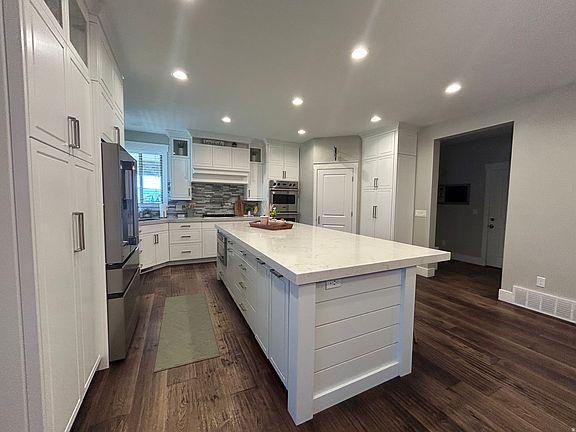 4th image of 695 W Oak Cir S #B16