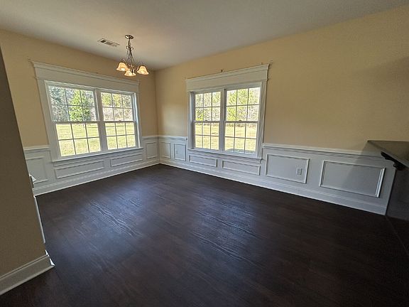 5th image of 214 Hughes Loop NW