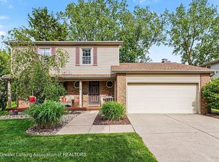 110 Stratford Dr, Mason, MI 48854