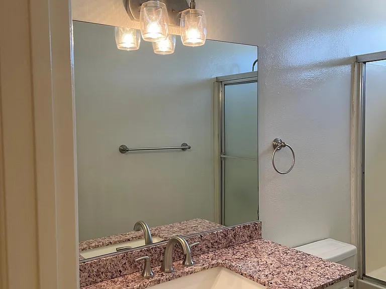 2835 E 6th St #D — Photo 16