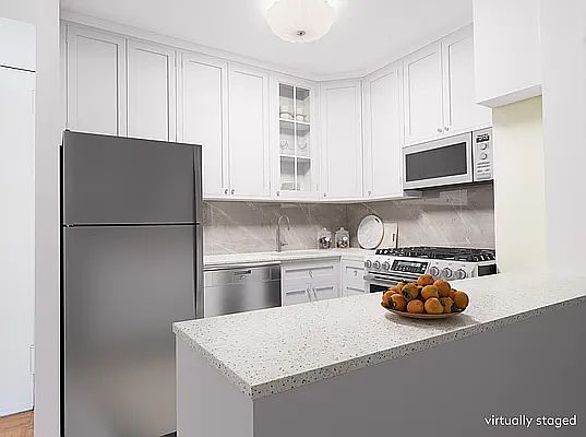5th image of 130 W 67th St APT 14M
