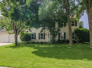 2237 W Roselawn Dr, Appleton, WI 54914