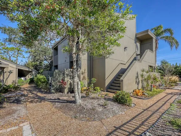 225 Woodland Dr, Osprey, FL 34229