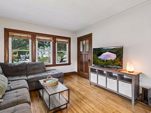 5th image of 3821 29th Ave S