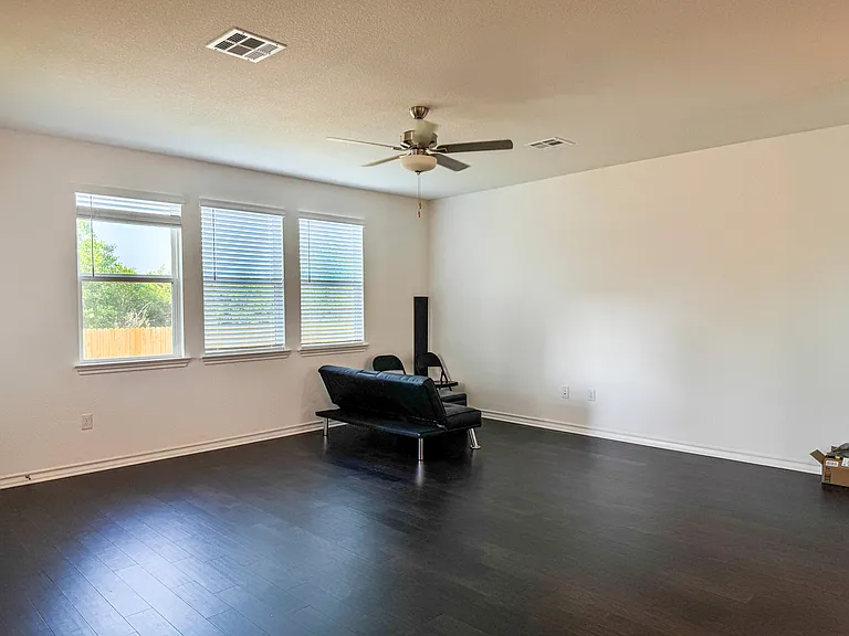 2904 Bronx Dr — Photo 11