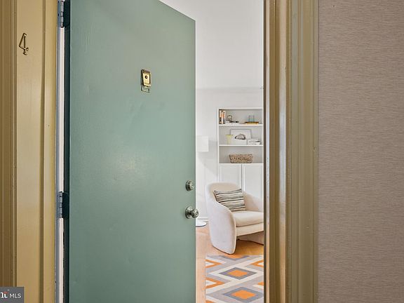 4th image of 1403 E Abingdon Dr APT 4
