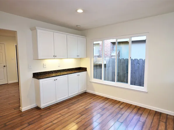 Beautifully updated 2 bed/1 bath Duplex in Redwood City with yard Available NOW!, 1126 King St, Redwood City, CA 94061