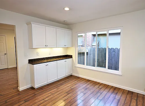 Beautifully updated 2 bed/1 bath Duplex in Redwood City with yard Available NOW! Photo 1