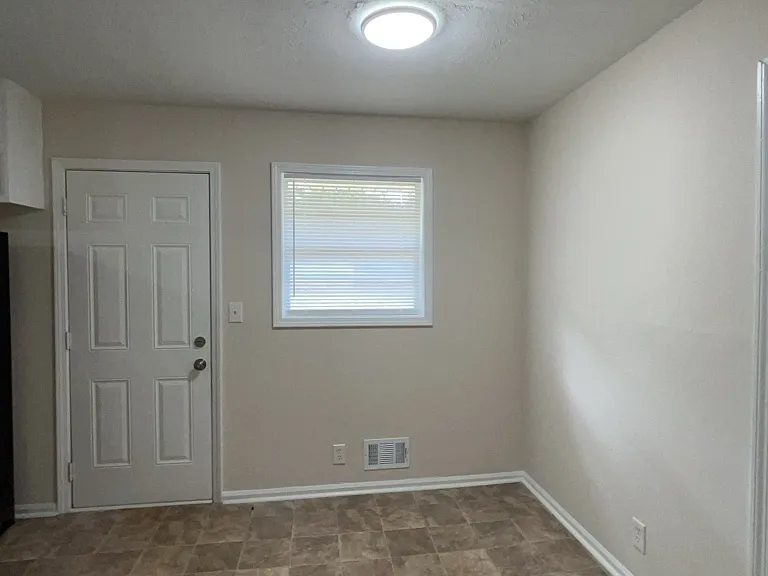 1430 High Meadow Dr — Photo 5