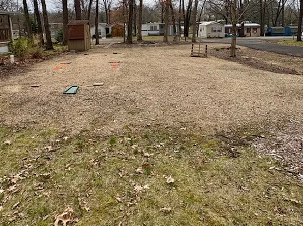 10/41 Woodhaven Dr E, Sublette, IL 61367