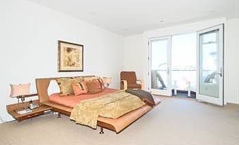 2nd image of 1734 Lombard St APT 3
